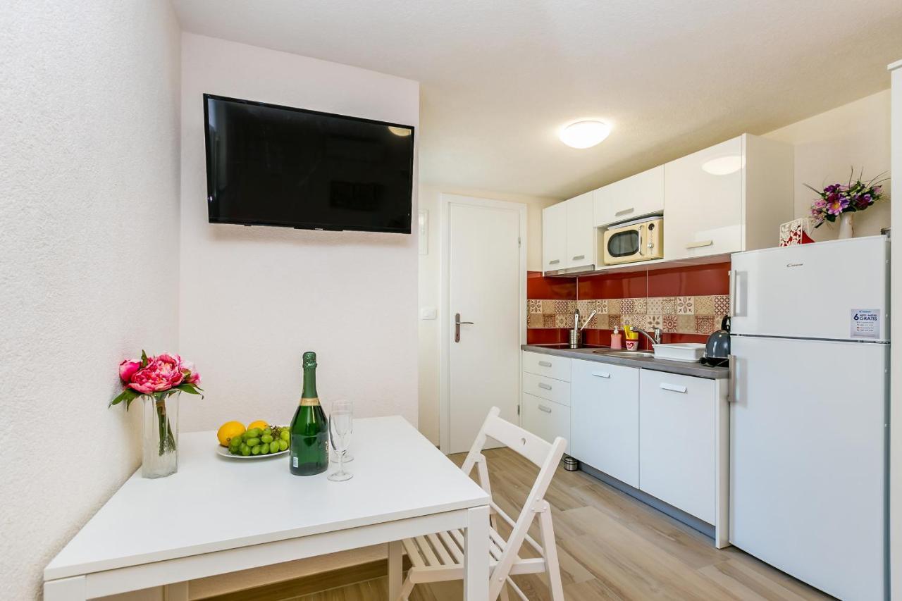 오미살즈 Apartman Hana 아파트 외부 사진