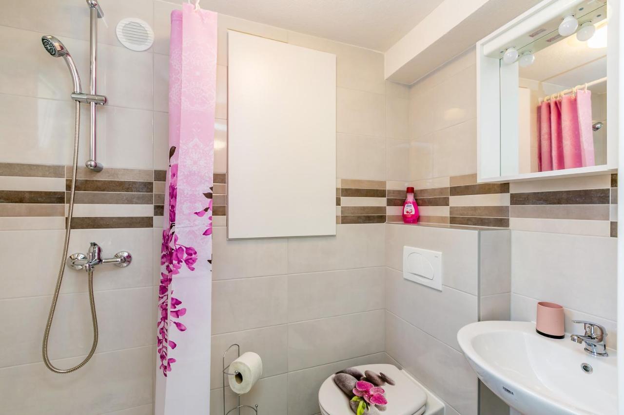 오미살즈 Apartman Hana 아파트 외부 사진